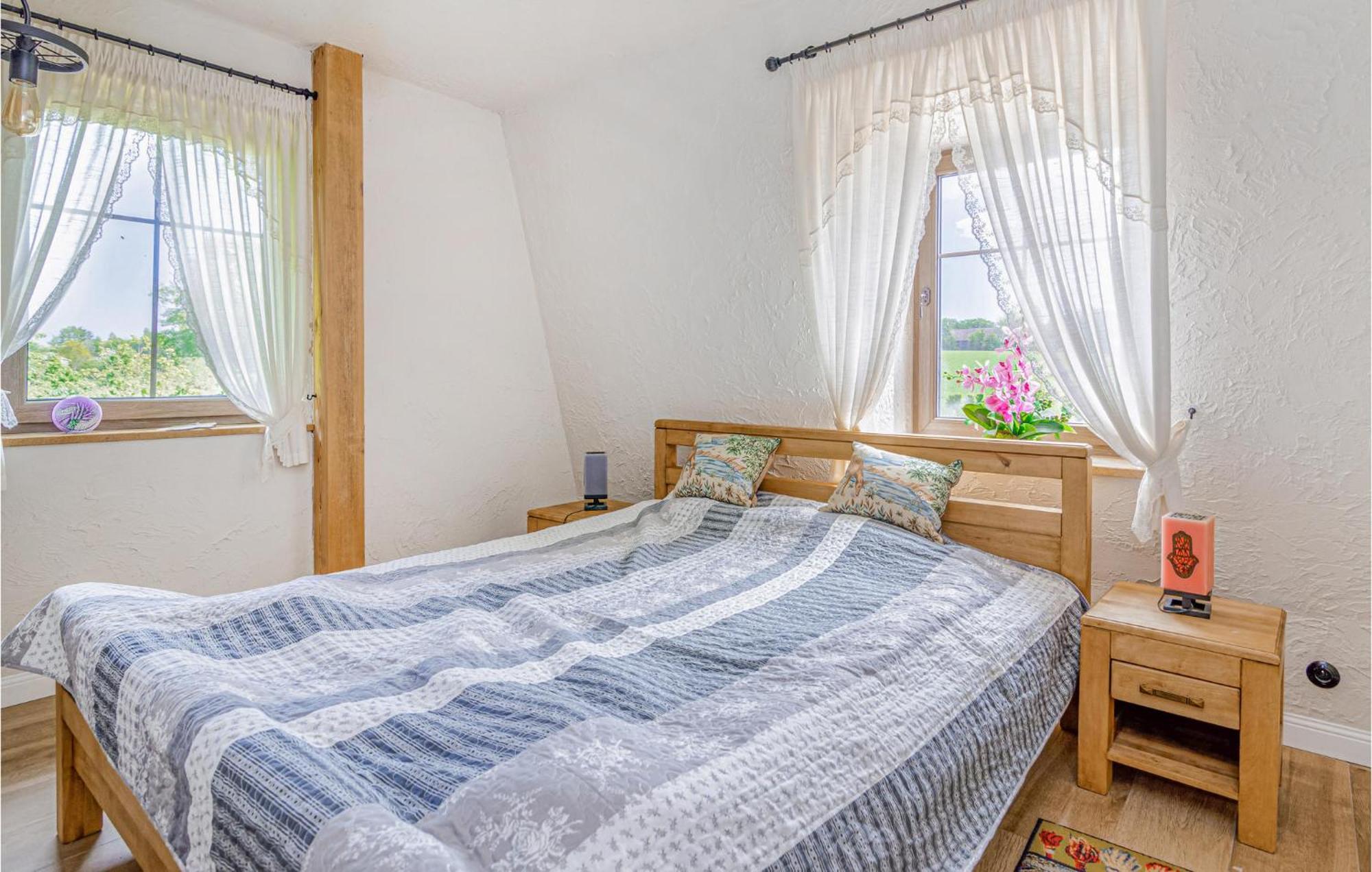 Amazing Home In Gniewino With Kitchen Extérieur photo