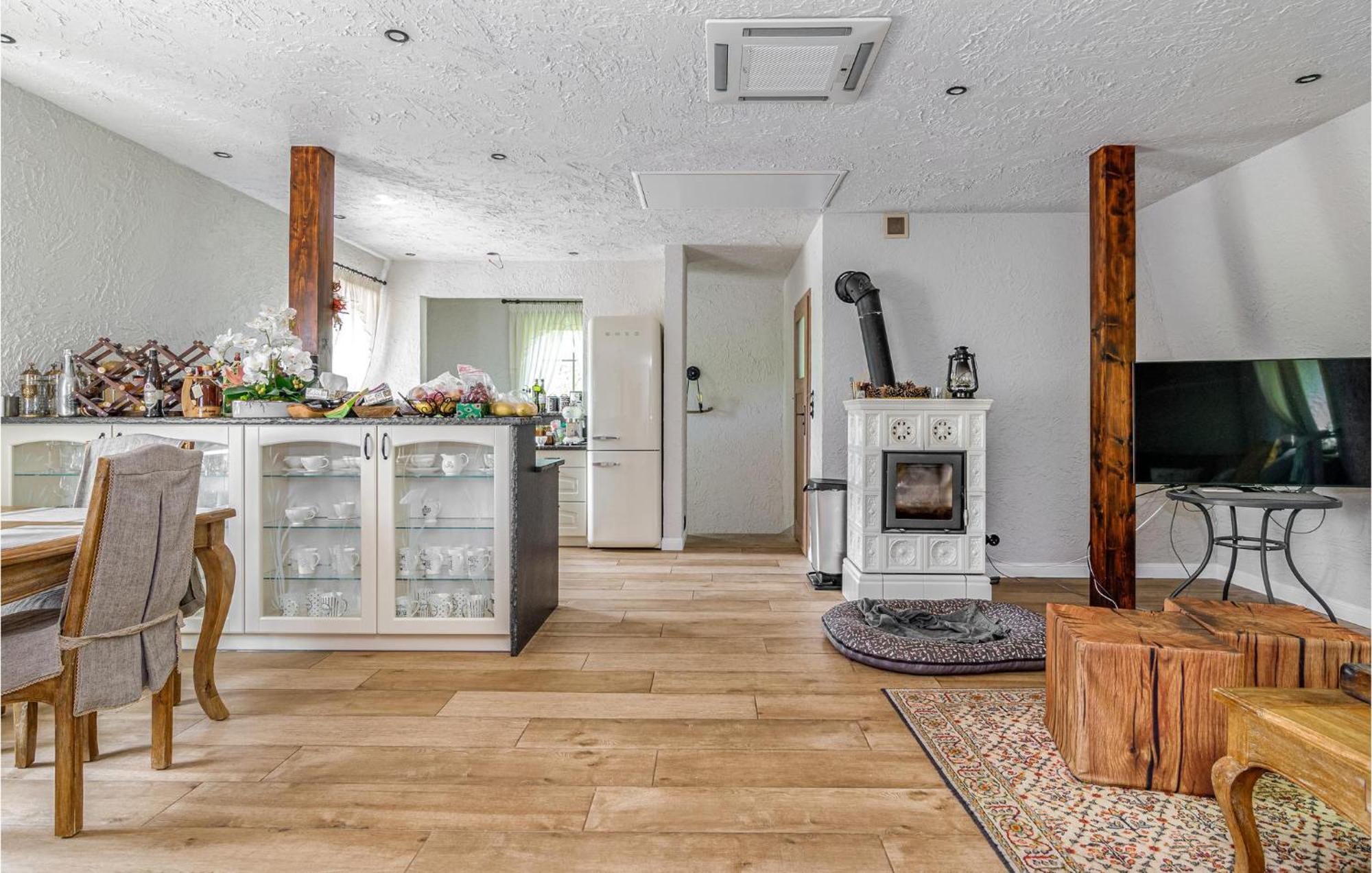 Amazing Home In Gniewino With Kitchen Extérieur photo
